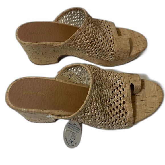 BARETRAPS Bethie Wedge Sandal - Women's Size 9 - Natural - Picture 3 of 6